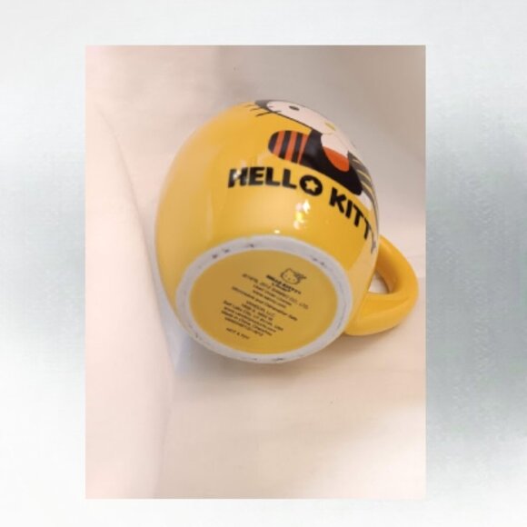 Hello Kitty yellow Halloween spider mug - Picture 4 of 5